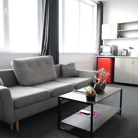 Luana Airport Apartments #9 Отопени Екстериор снимка