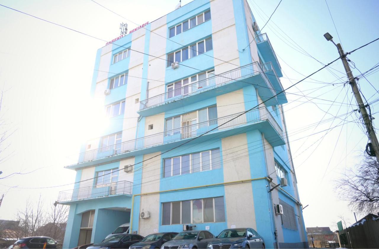 Luana Airport Apartments #9 Отопени Екстериор снимка